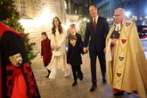 Gia đình William - Kate "gây bão" khi cùng xuất hiện trước truyền thông, Hoàng tử út lại chiếm spotlight với khoảnh khắc hài hước