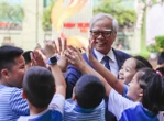 Thầy hiệu trưởng ở Hà Nội cho biết: Kiểm tra 500 học bạ đầu vào lớp 10 thì hết 300 học sinh khá giỏi đều có lời phê giống nhau