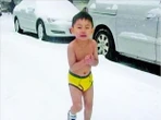 Cậu bé từng bị bố bắt cởi trần chạy trong tuyết, được giáo dục kiểu đại bàng, hiện ra sao sau 12 năm?