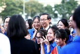 "1.000 người Việt Nam đi ra nước ngoài thì rất nhiều người làm thuê..." - bài phát biểu của thầy Hiệu trưởng ở Hà Nội gây xúc động