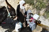 Hình ảnh nhiều người dân Tunisia như ‘xác sống’ trong cảnh hạn hán và cô lập