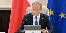 "Biedy nie ma". Donald Tusk o limitach wynagrodzeń lekarzy