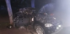 Dramatyczny wypadek w Łodzi. Strażacy ratowali 19-latka z wraku