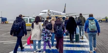 Zamiast kawalerskiego w Albanii – wstyd na lotnisku w Poznaniu. Ich "występ" nie rozbawił służb
