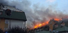 Dziwna seria pożarów w Ząbkach. Dramatyczne zdjęcia i filmy. "Spłonie połowa miasta"