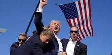 Amerykanie mają patrzeć na tę twarz Trumpa, ilekroć wyciągną portfel z drobnymi