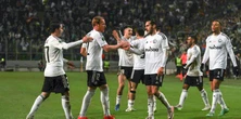 Legia i Raków skąpane w morzu pieniędzy. Tyle zarobiły polskie kluby w europejskich pucharach