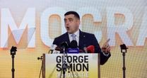 Rumuni ruszają do urn. Skrajnie prawicowy George Simion faworytem