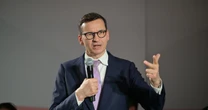 "Możecie sobie pisać". Morawiecki pokazuje wezwanie od "Gazety Wyborczej"
