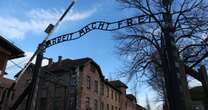 Skandal w Auschwitz. 17-latek z Izraela wykonywał hitlerowski salut