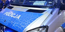 Mężczyzna zaatakowany nożem przed sklepem. Trafił do szpitala w Warszawie