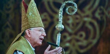 72. rocznica urodzin Lecha Kaczyńskiego. "Mamy prawo, by dziękować za to życie śp. Pana prezydenta Lecha Kaczyńskiego i Pana prezesa" mówił abp Jędraszewski