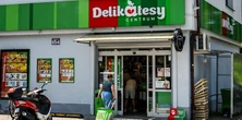 Nagłe zamknięcie Delikatesów Centrum. Pracownikom wręczono wypowiedzenia i kazano pakować towar