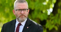 Skandaliczne tezy Grzegorza Brauna o Holocauście. Ambasada Izraela reaguje