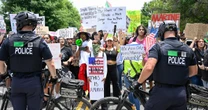 "Musicie szybko uciekać". Policja brutalnie rozprawia się z demonstracjami w USA. "Nie pozwolimy Donaldowi Trumpowi odebrać nam głosu"