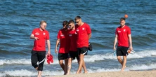 Boso na plaży. Tak "polska husaria" szykuje się do meczu z Hiszpanią