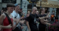"Rezerwacja": dlaczego Jarosław Kaczyński i Donald Tusk powinni pojechać na rave do Manieczek?