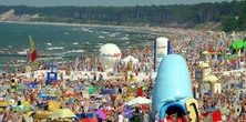 Dramat na plaży w Ustce. Babcia i wnuk cudem uniknęli śmierci przed godz. 10.00