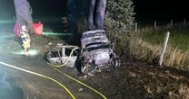 Tragiczny wypadek. Auto rozpadło się na dwie części i stanęło w płomieniach