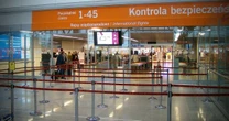 Stwierdził, że ma bombę w bagażu córki. Tak zareagowała straż