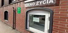 Kilkudniowa dziewczynka zostawiona w Oknie Życia. Były przy niej środki higieny, pampersy i mleko