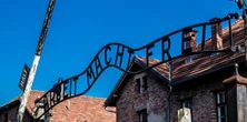 Postawił historyczny napis przed niemieckim urzędem skarbowym. Aresztowany. "Może uciec do Polski"