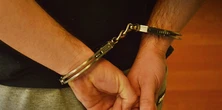 Idiotyczna dewastacja placu zabaw. 45-letni podpalacz schwytany