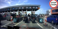 Bójka na autostradzie pod Wrocławiem. Motocyklista chciał się wepchnąć w kolejkę
