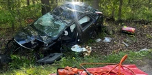 Niebezpieczny wypadek na "drodze śmierci". Kobietę z wraku auta wydostali świadkowie