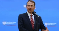 "Miarka się przebrała". Radosław Sikorski ostro o prowokacjach Białorusi