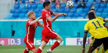 W głowie się nie mieści, co przestrzelił Lewandowski. Dwa razy w poprzeczkę! Kibice przecierali oczy. WIDEO