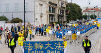 Marsz Falun Gong w Warszawie. W rocznicę prześladowań w Chinach, które trwają od 1999 r. [ZDJĘCIA]