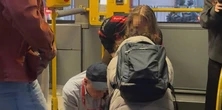 Dramat w linii 517. 18-latka przestała oddychać. To, co stało się później poruszyło internautów