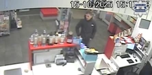 Ale wstyd! Kamery na poczcie to standard, więc teraz widzi go cała Polska