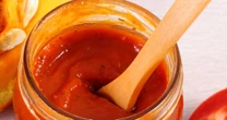Nie uwierzysz, z czego robi się ten ketchup. Jest o niebo lepszy od pomidorowego