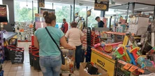 Nowa ukryta promocja Biedronki robi furorę wśród Polaków. Dino podbiło stawkę