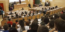 Wakacje, praca i 70 zł za godzinę. Studenci mają w czym wybierać