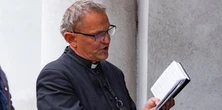Nazwał policjantkę ladacznicą, inną - przestępcą. Były ksiądz Michał Woźnicki skazany za znieważanie