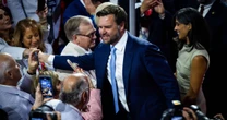 "Co za idiota!". J.D. Vance staje u boku Donalda Trumpa, choć wcześniej go krytykował. 55 ciekawostek o kandydacie na wiceprezydenta USA