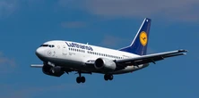 Lufthansa świętuje, a pasażerowie płaczą. Ukryte opłaty, droższe bilety i wściekłość klientów