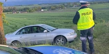 Krótka podróż slalomem. Nietrzeźwy kierowca zatrzymany przez policjanta po służbie