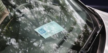 Dostałeś mandat, bo karta parkingowa nie była za szybą? Zobacz, co na to sąd!