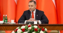 Weto Nawrockiego to polityczny błąd? Polacy nie są pewni, czy miał rację [SONDAŻ]