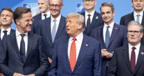 Festiwal pokłonów przed Trumpem na szczycie NATO. Nikt nie chciał przegapić swojej szansy. "Tata czasami musi używać mocnych słów" [KOMENTARZ]