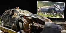 Zmiażdżone BMW leżało na dachu. W środku trzy osoby