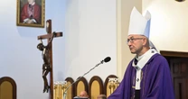 Proboszcz zamordował bezdomnego. Poruszające słowa biskupa na pogrzebie. "Jesteśmy zmasakrowani"
