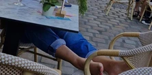 Przyłapała na tym klientkę restauracji. Bose stopy wywołały zgorszenie
