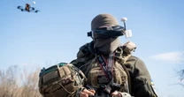 "Technologia roju". Ukraińskie drony z AI zmieniają oblicze wojny. "Ty określasz cel, one robią całą resztę"