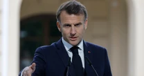 Emmanuel Macron krytykuje ruch Putina. "Manewr opóźniający"