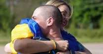 Trwa wymiana jeńców między Rosją a Ukrainą. Witalij po 22 miesiącach wrócił do domu. "Do końca w to nie wierzyłem"